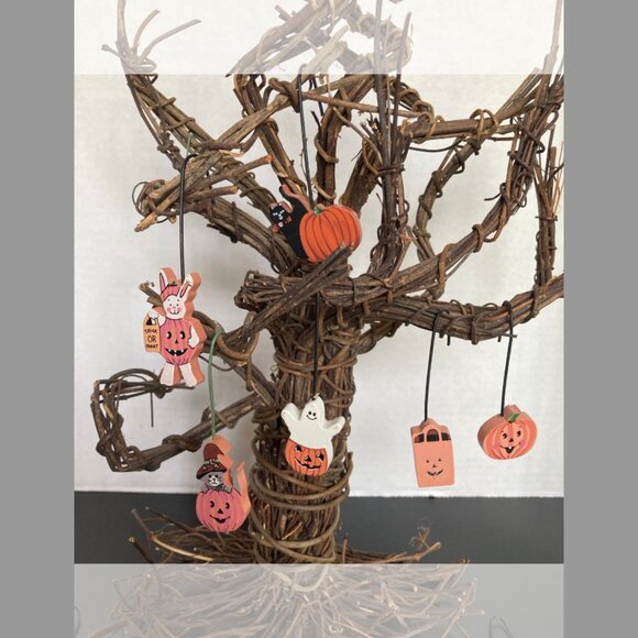 Halloween tree with 15 wooden ornaments -decorations - Picture 2 of 7